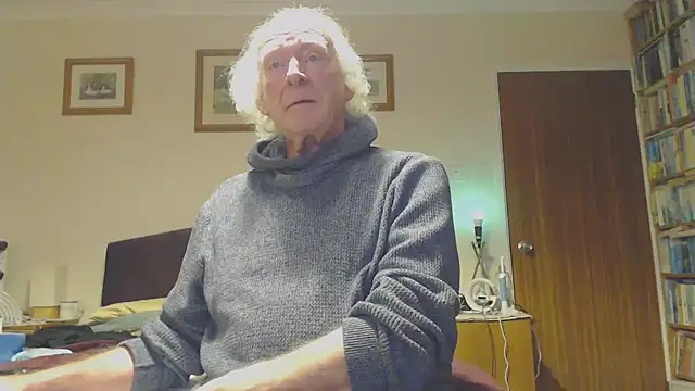 Snapshot of WaverlyKernow chatting on 01.22.25 WaverlyKernow online show from 01.22.25