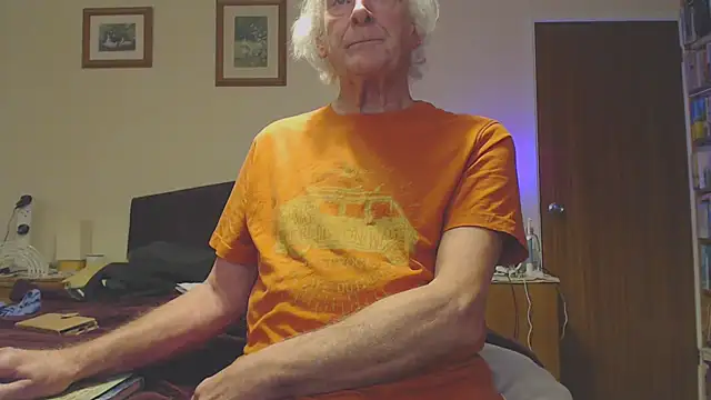 Snapshot of WaverlyKernow chatting on 01.25.25 WaverlyKernow online show from 01.25.25