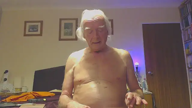 Snapshot of WaverlyKernow chatting on 01.26.25 WaverlyKernow online show from 01.26.25