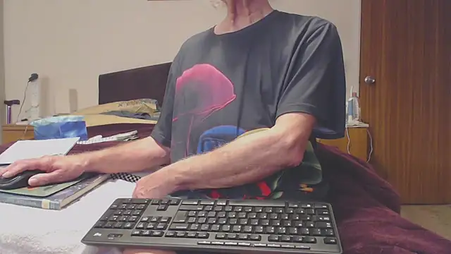 Snapshot of WaverlyKernow chatting on 01.30.25 WaverlyKernow online show from 01.30.25