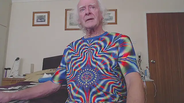 Snapshot of WaverlyKernow chatting on 01.31.25 WaverlyKernow online show from 01.31.25