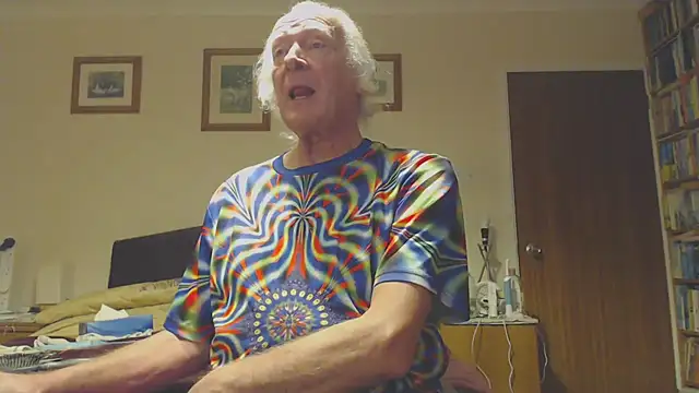 Snapshot of WaverlyKernow chatting on 02.01.25 WaverlyKernow online show from 02.01.25