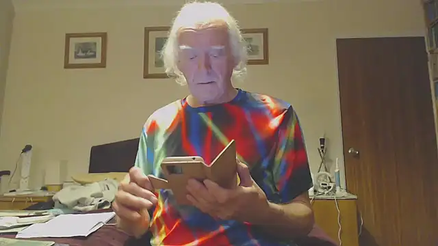 Snapshot of WaverlyKernow chatting on 02.04.25 WaverlyKernow online show from 02.04.25