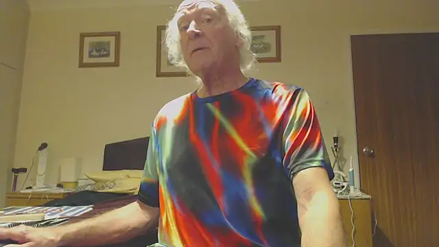 Snapshot of WaverlyKernow chatting on 02.05.25 WaverlyKernow online show from 02.05.25