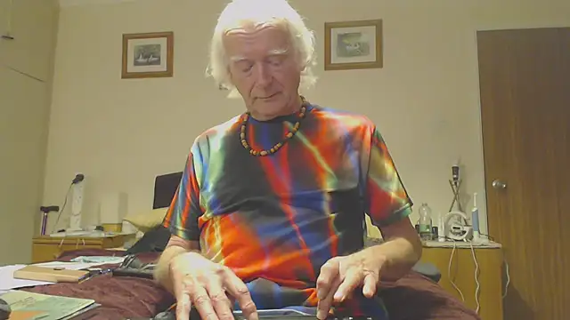 Snapshot of WaverlyKernow chatting on 02.07.25 WaverlyKernow online show from 02.07.25