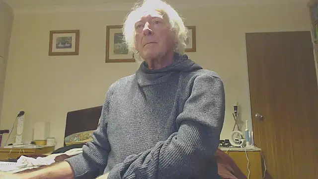 Snapshot of WaverlyKernow chatting on 02.10.25 WaverlyKernow online show from 02.10.25