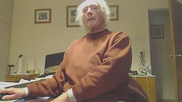 Snapshot of WaverlyKernow chatting on 02.10.25 WaverlyKernow online show from 02.10.25