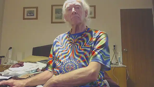 Snapshot of WaverlyKernow chatting on 02.26.25 WaverlyKernow online show from 02.26.25