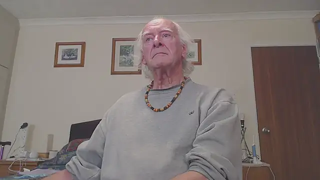 Snapshot of WaverlyKernow chatting on 03.03.25 WaverlyKernow online show from 03.03.25