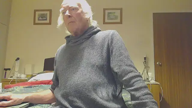 Snapshot of WaverlyKernow chatting on 03.08.25 WaverlyKernow online show from 03.08.25