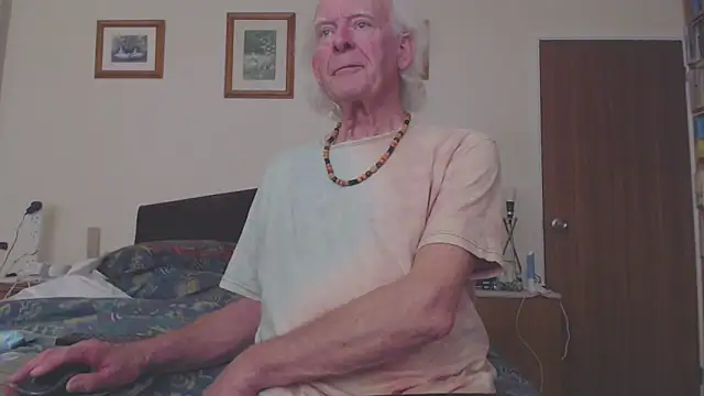 Snapshot of WaverlyKernow chatting on 03.15.25 WaverlyKernow online show from 03.15.25