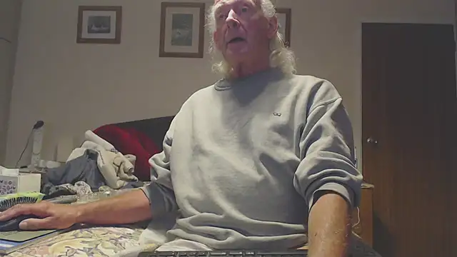 Snapshot of WaverlyKernow chatting on 09.14.25 WaverlyKernow online show from 09.14.25