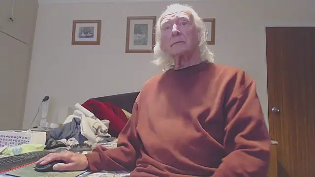 Snapshot of WaverlyKernow chatting on 09.15.25 WaverlyKernow online show from 09.15.25