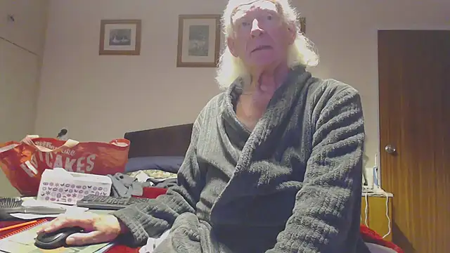 Snapshot of WaverlyKernow chatting on 09.19.25 WaverlyKernow online show from 09.19.25