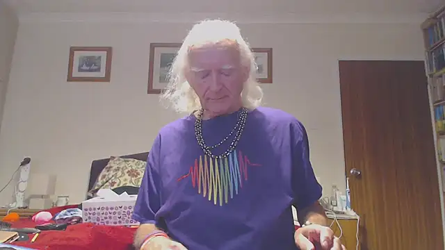 Snapshot of WaverlyKernow chatting on 11.06.25 WaverlyKernow online show from 11.06.25