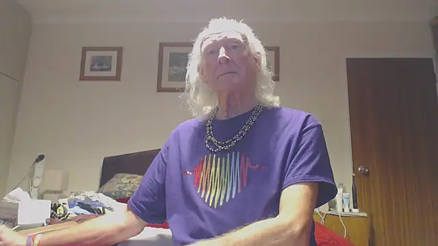 Snapshot of WaverlyKernow chatting on 11.12.25 WaverlyKernow online show from 11.12.25