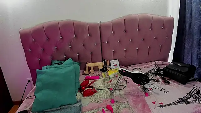 Snapshot of neeko_princes chatting on 10.22.25 neeko princes online show from 10.22.25