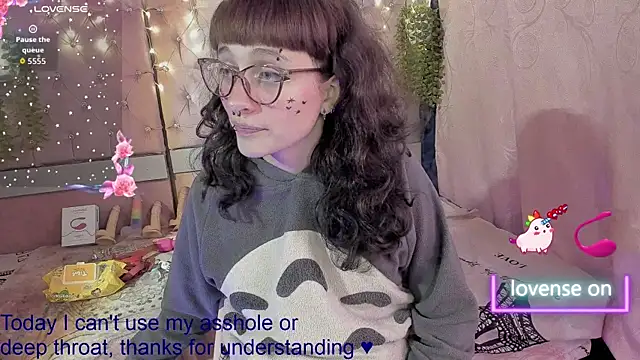 Snapshot of neeko_princes chatting on 07.28.26 neeko princes online show from 07.28.26