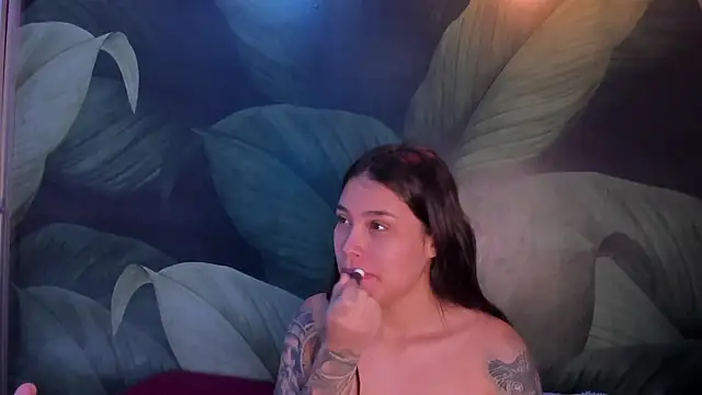 Snapshot of sweett_dirty chatting on 01.25.25 sweett dirty online show from 01.25.25