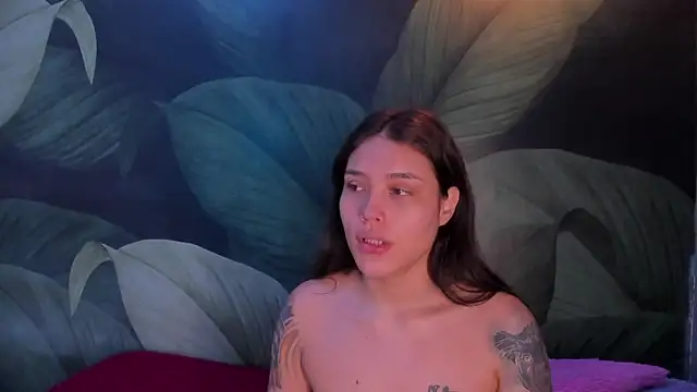 Snapshot of sweett_dirty chatting on 01.28.25 sweett dirty online show from 01.28.25