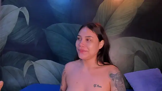 Snapshot of sweett_dirty chatting on 02.13.25 sweett dirty online show from 02.13.25