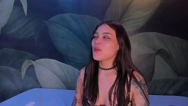 Snapshot of sweett_dirty chatting on 02.15.25 sweett dirty online show from 02.15.25