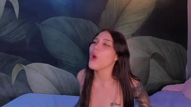 Snapshot of sweett_dirty chatting on 03.05.25 sweett dirty online show from 03.05.25