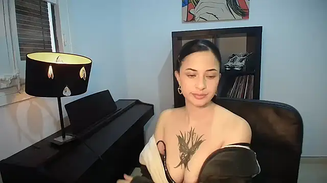 Snapshot of Windy_butterfly chatting on 09.24.25 Windy butterfly online show from 09.24.25