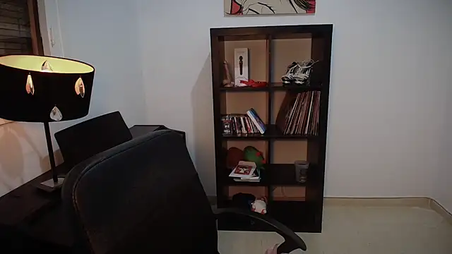 Snapshot of Windy_butterfly chatting on 09.25.25 Windy butterfly online show from 09.25.25