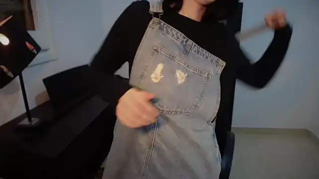 Snapshot of Windy_butterfly chatting on 10.12.25 Windy butterfly online show from 10.12.25