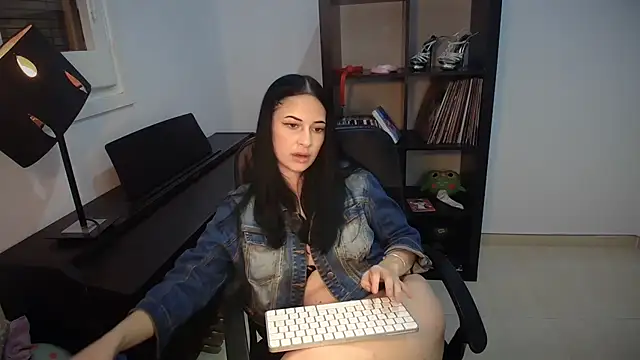 Snapshot of Windy_butterfly chatting on 10.15.25 Windy butterfly online show from 10.15.25