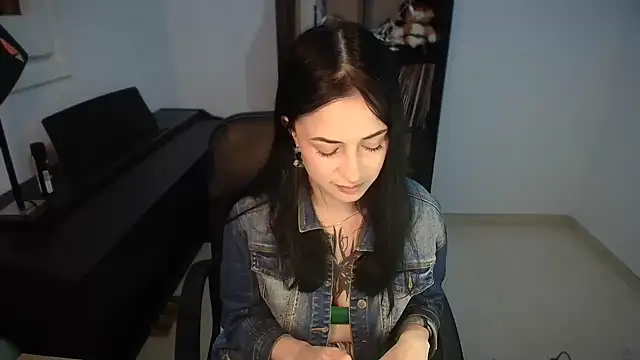 Snapshot of Windy_butterfly chatting on 10.18.25 Windy butterfly online show from 10.18.25