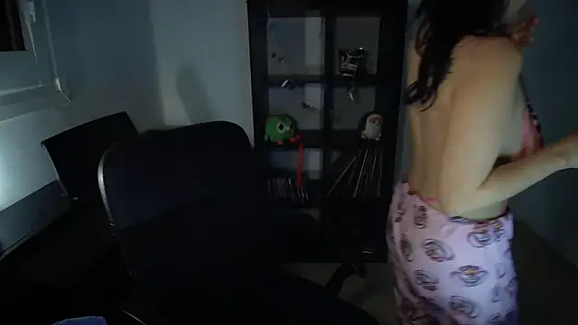 Snapshot of Windy_butterfly chatting on 11.03.25 Windy butterfly online show from 11.03.25