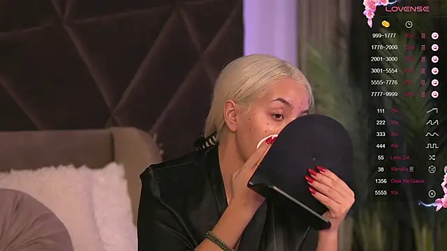 Snapshot of VictoriaMorrone chatting on 02.06.25 VictoriaMorrone online show from 02.06.25