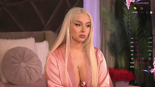 Snapshot of VictoriaMorrone chatting on 02.06.25 VictoriaMorrone online show from 02.06.25