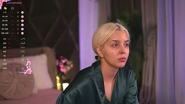 Snapshot of VictoriaMorrone chatting on 02.20.25 VictoriaMorrone online show from 02.20.25