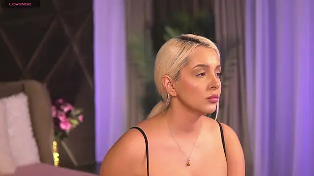 Snapshot of VictoriaMorrone chatting on 03.01.25 VictoriaMorrone online show from 03.01.25