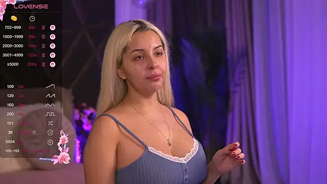 Snapshot of VictoriaMorrone chatting on 03.22.25 VictoriaMorrone online show from 03.22.25