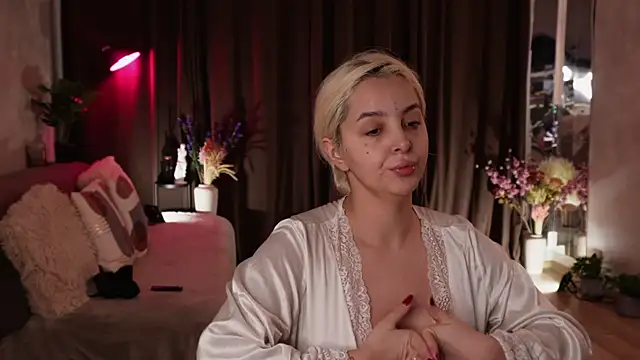 Snapshot of VictoriaMorrone chatting on 10.12.25 VictoriaMorrone online show from 10.12.25