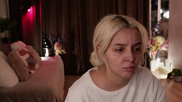 Snapshot of VictoriaMorrone chatting on 10.20.25 VictoriaMorrone online show from 10.20.25