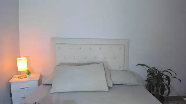 Snapshot of MELISSA_ALVAREZ chatting on 10.08.25 MELISSA ALVAREZ online show from 10.08.25