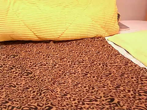 Snapshot of cindy_mia chatting on 10.31.25 cindy mia online show from 10.31.25