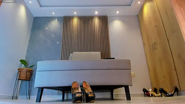 Katherinlevinee1 online show from 12.16.24