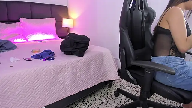 Snapshot of Megan_Miles02 chatting on 03.16.25 Megan Miles02 online show from 03.16.25