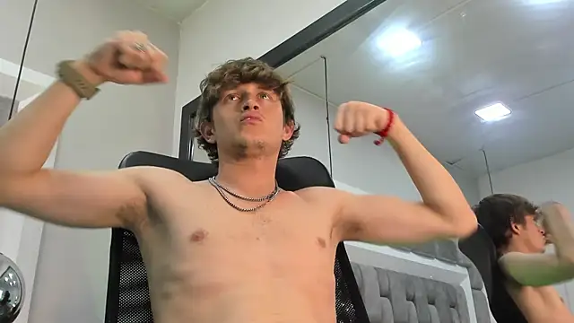 Snapshot of AnthonyAlso chatting on 09.28.25 AnthonyAlso online show from 09.28.25