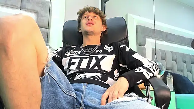 Snapshot of AnthonyAlso chatting on 09.29.25 AnthonyAlso online show from 09.29.25