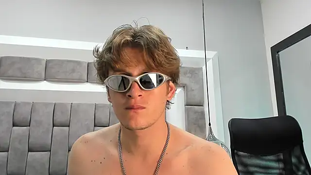 Snapshot of AnthonyAlso chatting on 10.05.25 AnthonyAlso online show from 10.05.25