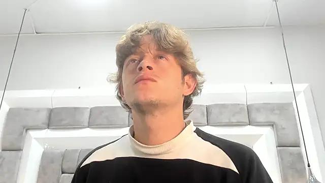 Snapshot of AnthonyAlso chatting on 10.06.25 AnthonyAlso online show from 10.06.25