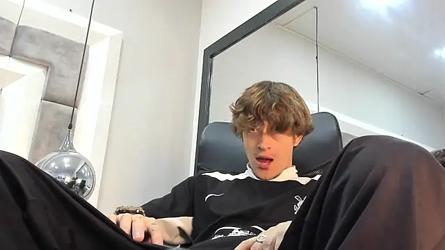 Snapshot of AnthonyAlso chatting on 10.10.25 AnthonyAlso online show from 10.10.25