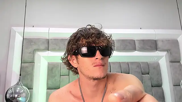 Snapshot of AnthonyAlso chatting on 10.18.25 AnthonyAlso online show from 10.18.25